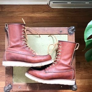 Red Wing Heritage 877 8-inch Classic Boot in Oro